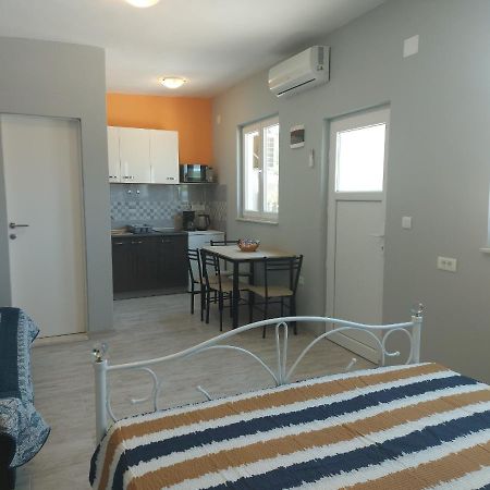 Studio Apartment Palmira Liznjan Luaran gambar