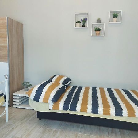 Studio Apartment Palmira Liznjan Luaran gambar