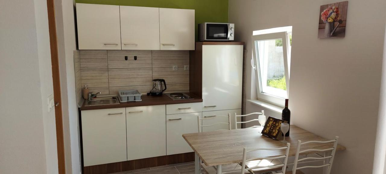 Studio Apartment Palmira Liznjan Luaran gambar