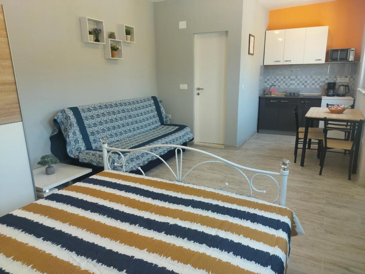 Studio Apartment Palmira Liznjan Luaran gambar