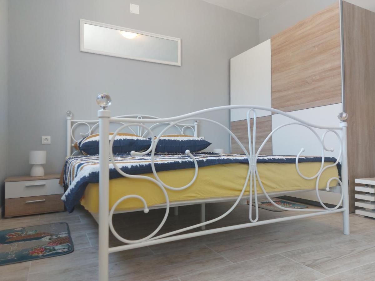 Studio Apartment Palmira Liznjan Luaran gambar