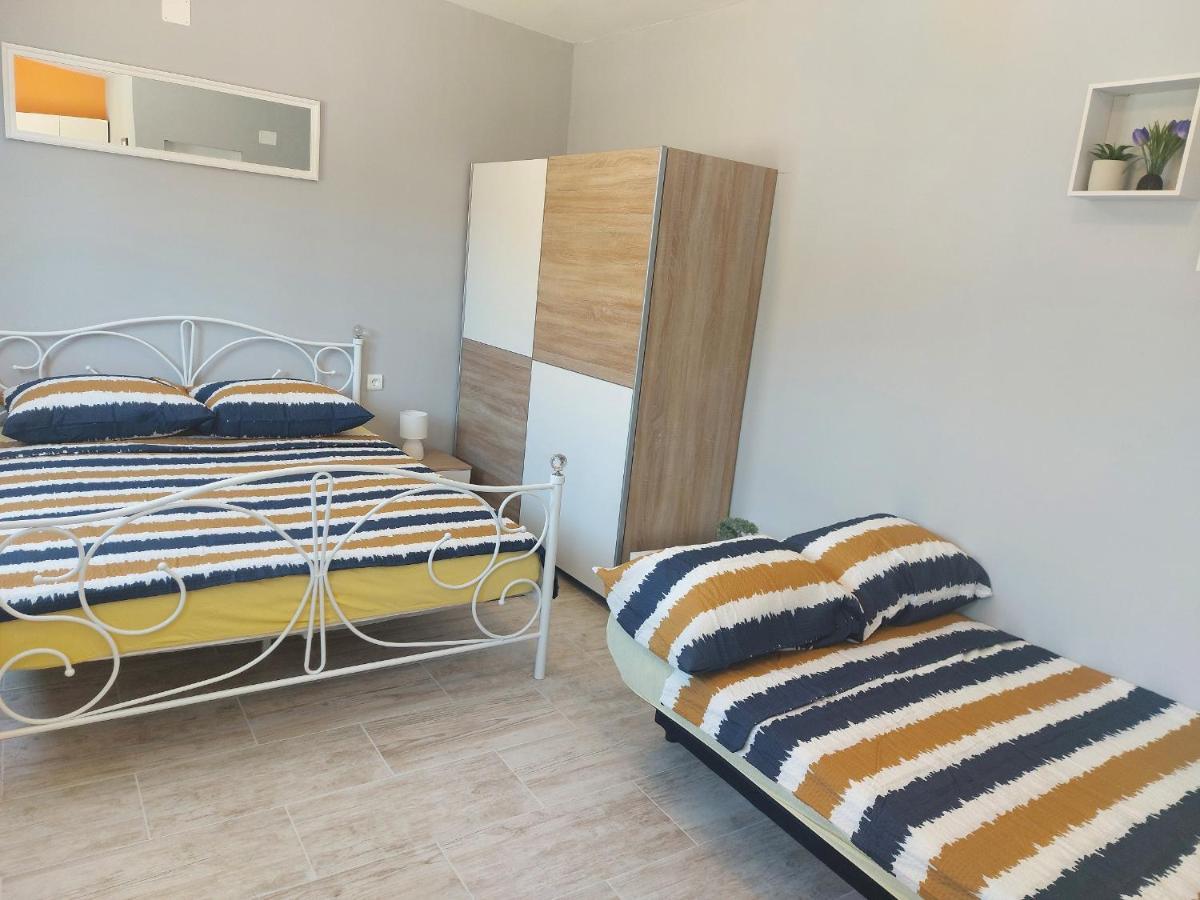 Studio Apartment Palmira Liznjan Luaran gambar