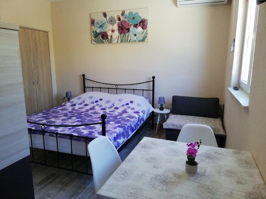 Studio Apartment Palmira Liznjan Luaran gambar
