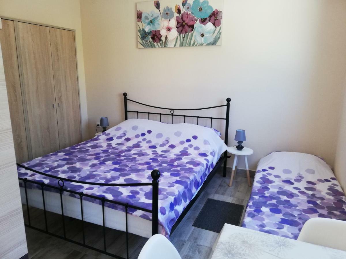 Studio Apartment Palmira Liznjan Luaran gambar