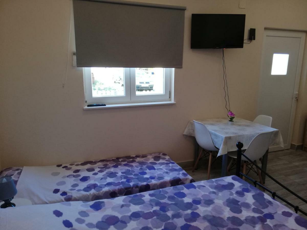 Studio Apartment Palmira Liznjan Luaran gambar